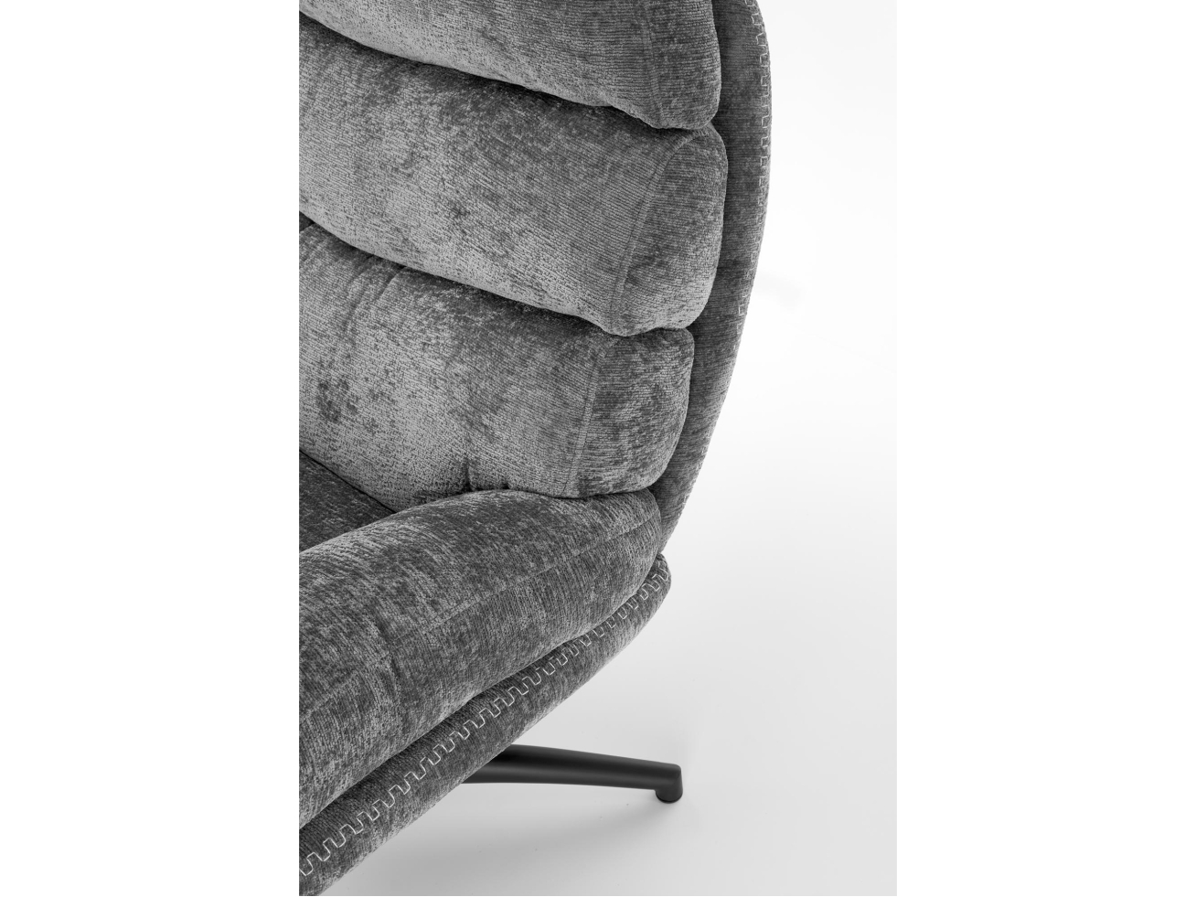 Fotelis su pakoju DARIO 15 Fotelis su pakoju DARIO 15