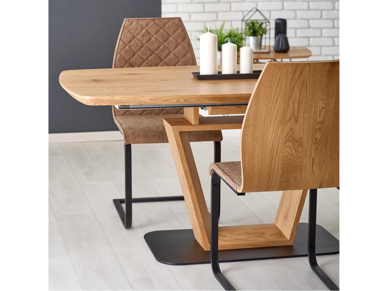 Išskleidžiamas stalas BLACKY 1