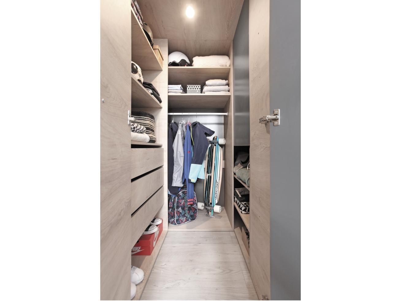 Kampinė spinta-drabužinė DL1 3 Kampinė spinta-drabužinė DL1 3