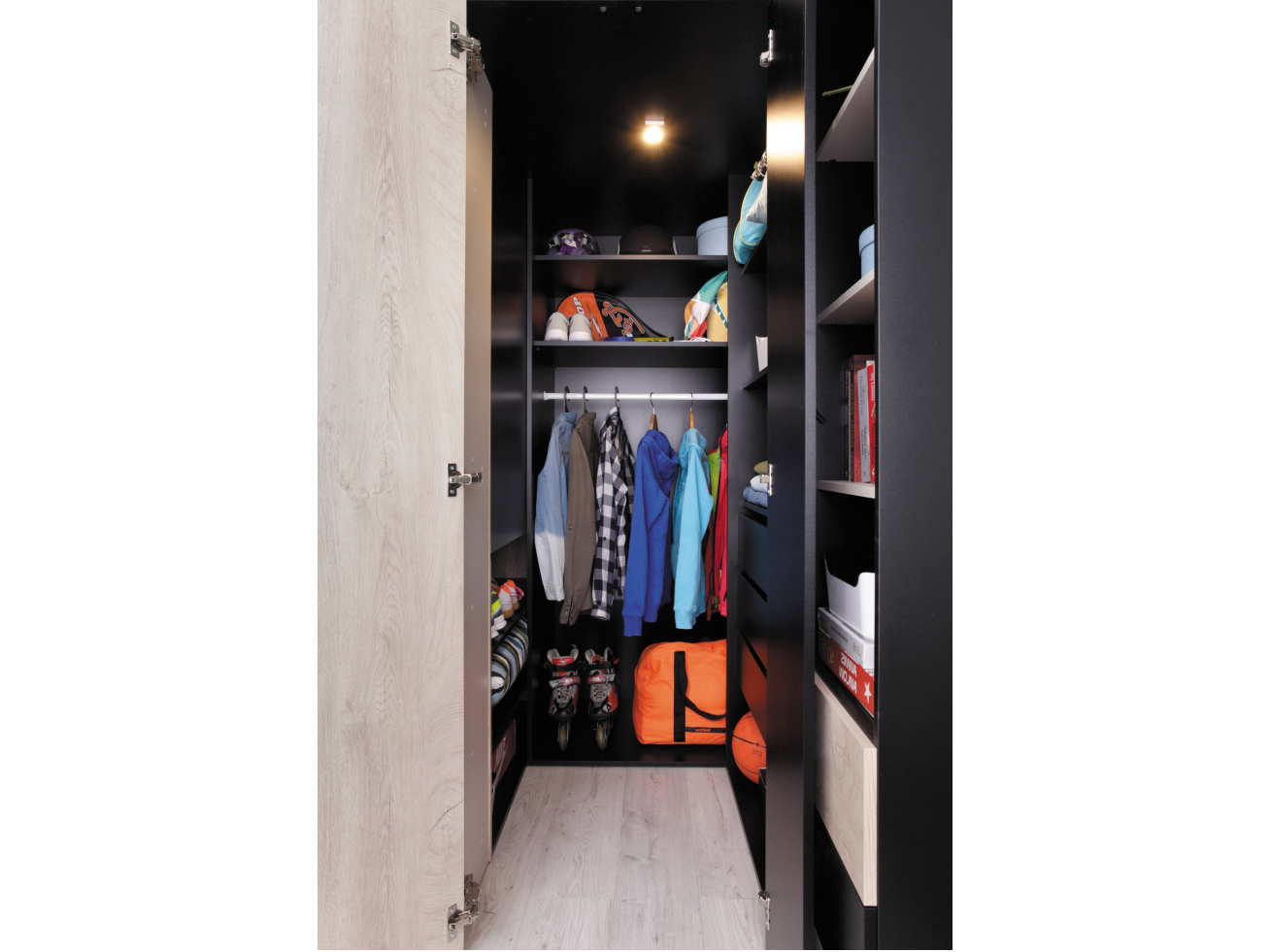 Kampinė spinta-drabužinė PL1 4 Kampinė spinta-drabužinė PL1 4