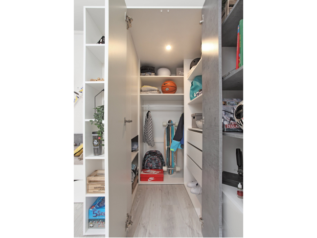 Kampinė spinta-drabužinė SI1 3 Kampinė spinta-drabužinė SI1 3