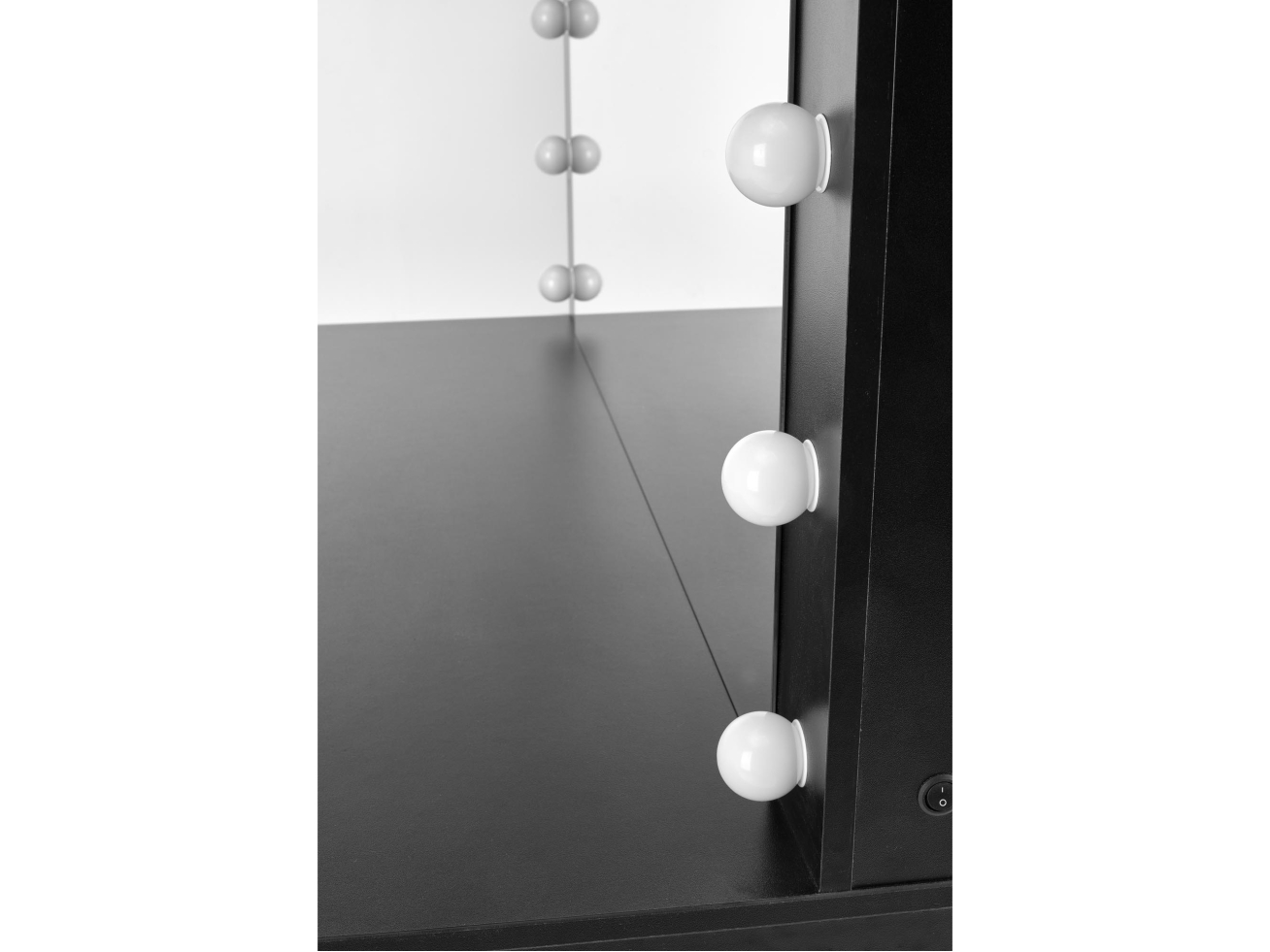 Kosmetinis staliukas HOLLYWOOD XL 6 Kosmetinis staliukas HOLLYWOOD XL 6