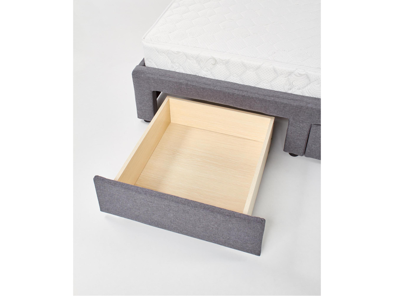 Lova su stalčiais BETINA 160 7