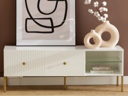 TV staliukai pritaikyti siurbliui robotui