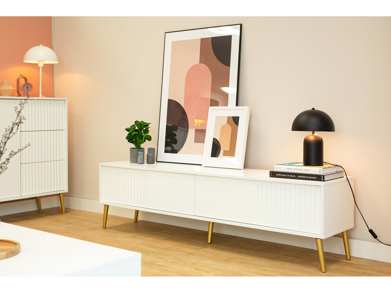 TV staliukas BARCELONA 2K 3