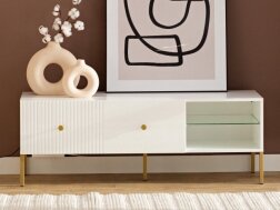 TV staliukai pritaikyti siurbliui robotui